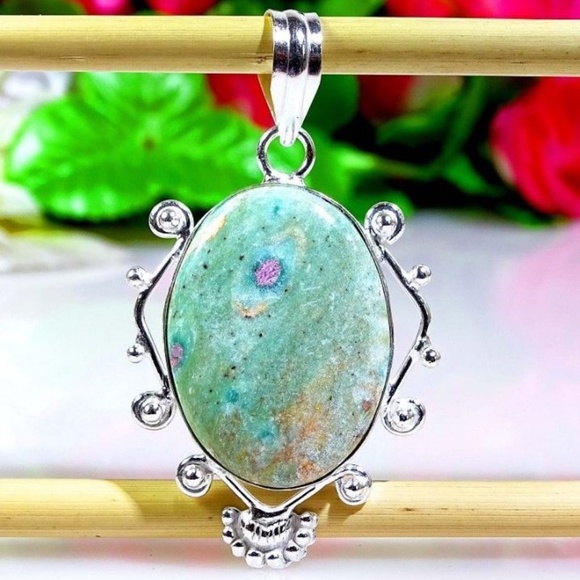Lovely Ruby Fuchsite Gemstone Pendant 2.2" - Picture 1 of 1